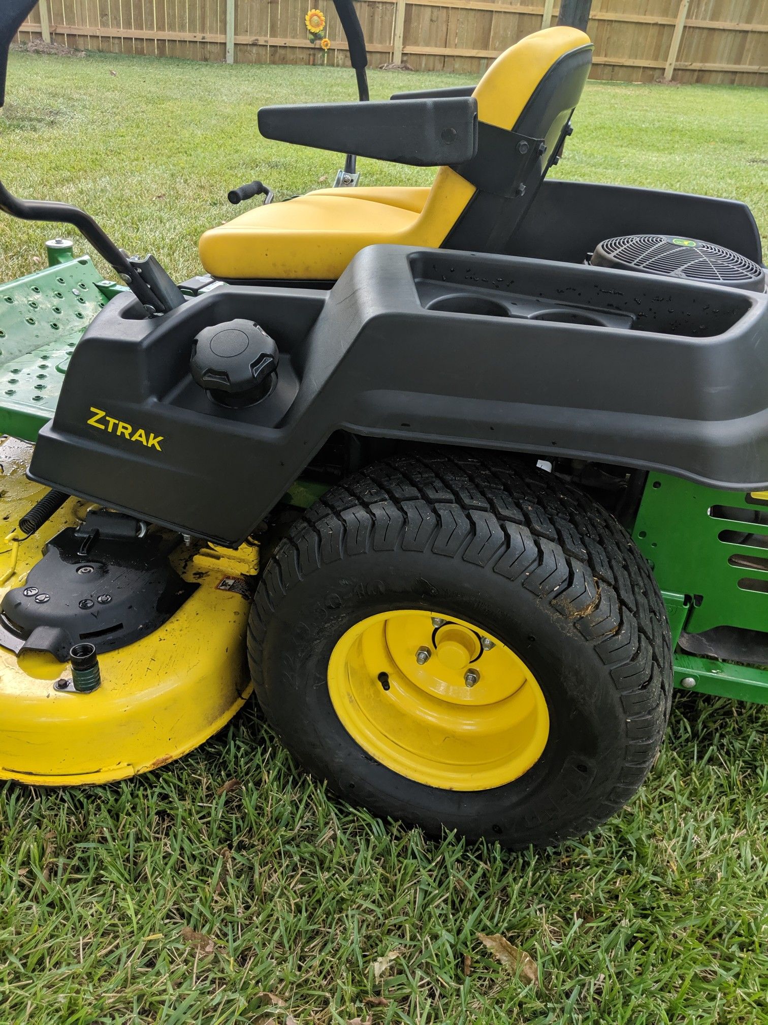 John Deere Zero turn mower