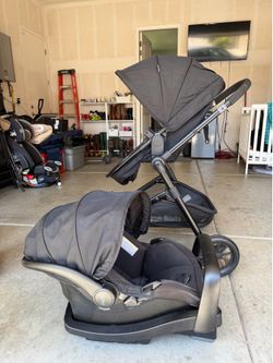 Evenflo Pivot Travel System
