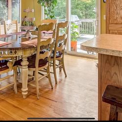 Beautiful Dining Set!!!!. 