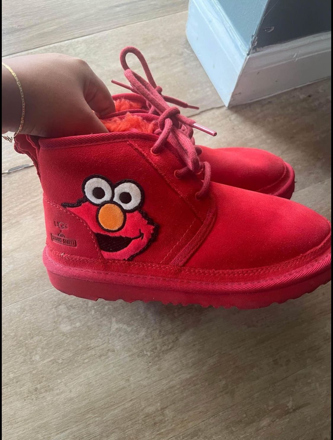 Kids UGG Elmo Size 3y