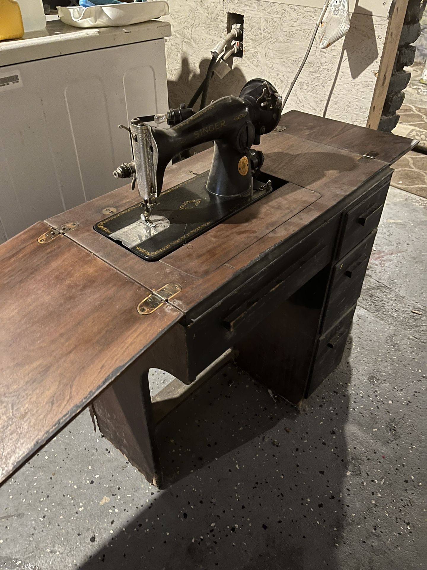 1948 Singer Sewing machine & Desk Model