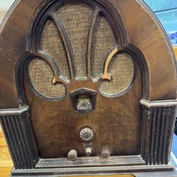 Philco Model 90 Cathedral radio