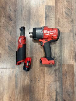 Milwaukee Fuel m18 1/2” impact wrench high torque lug nut remover + 3/8” m12 fuel high speed ratchet with battery