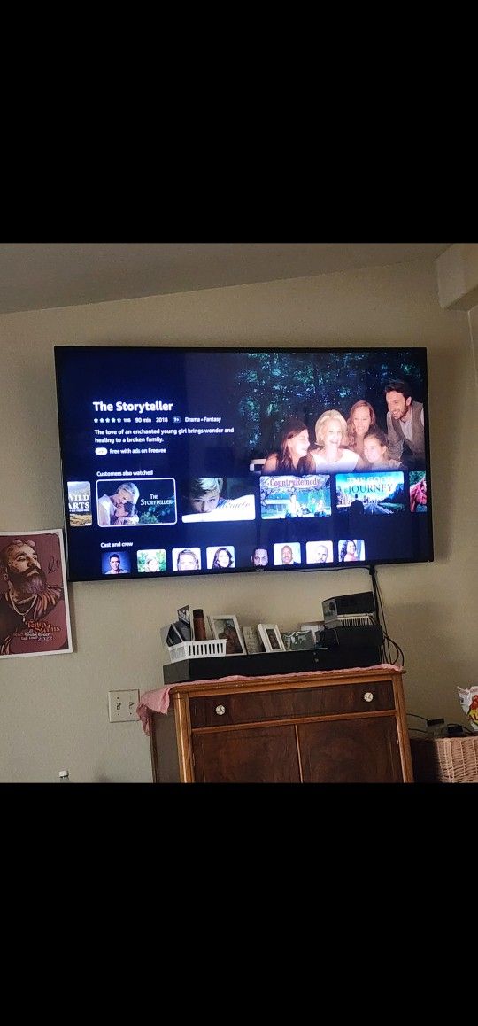 Vizio 65 Inch Smart Tv . excellent Condition for Sale in Tucson, AZ