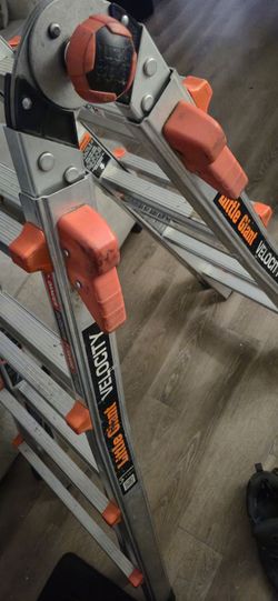 Little Giant Articulated extendable Ladder 4'-17''
