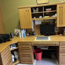 Desk,hutch,file Drawers 