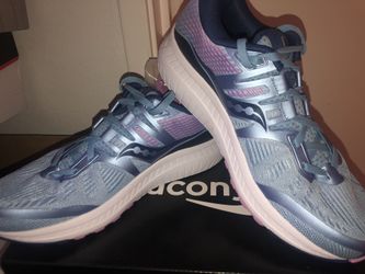 Women’s Saucony Running Shoes 10