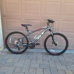 GT LAGUNA PRO 27.5 INCH MOUNTAIN BIKE LIKE NEW ( CHECK MY OTHER BIKES)