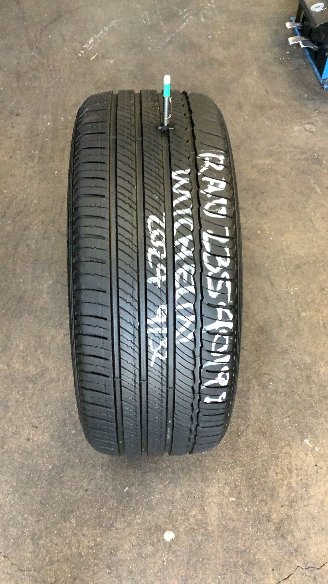 235/40/19