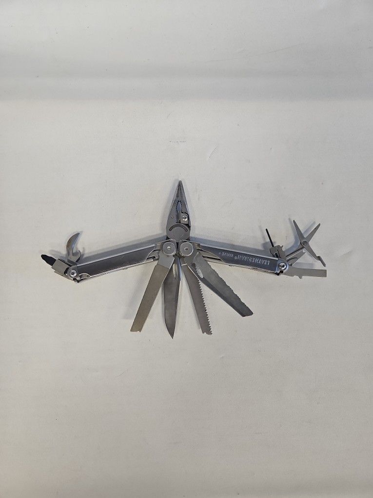 Leatherman Wave Plus Multi-Tool with Sheath 815342-3
