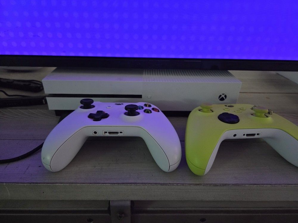 Used XBOX One and 10+ Games