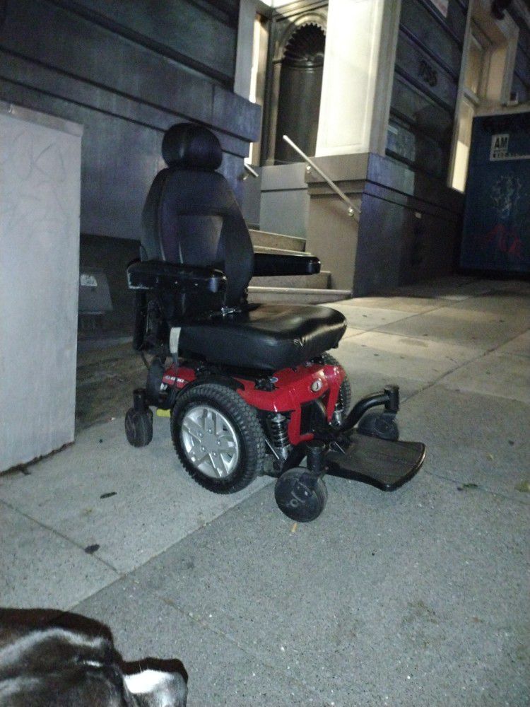*Electric Wheelchair *Jazzy 600 Es ( No Controller $300 Online No Battery $130 Online)Original Price $5,9994 Asking $ 499 O.B.O.