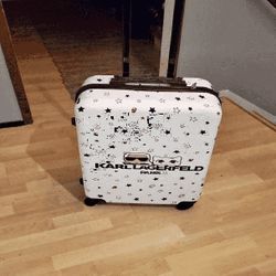 level movie Travel Effortlessly with Robust Checked Luggage!