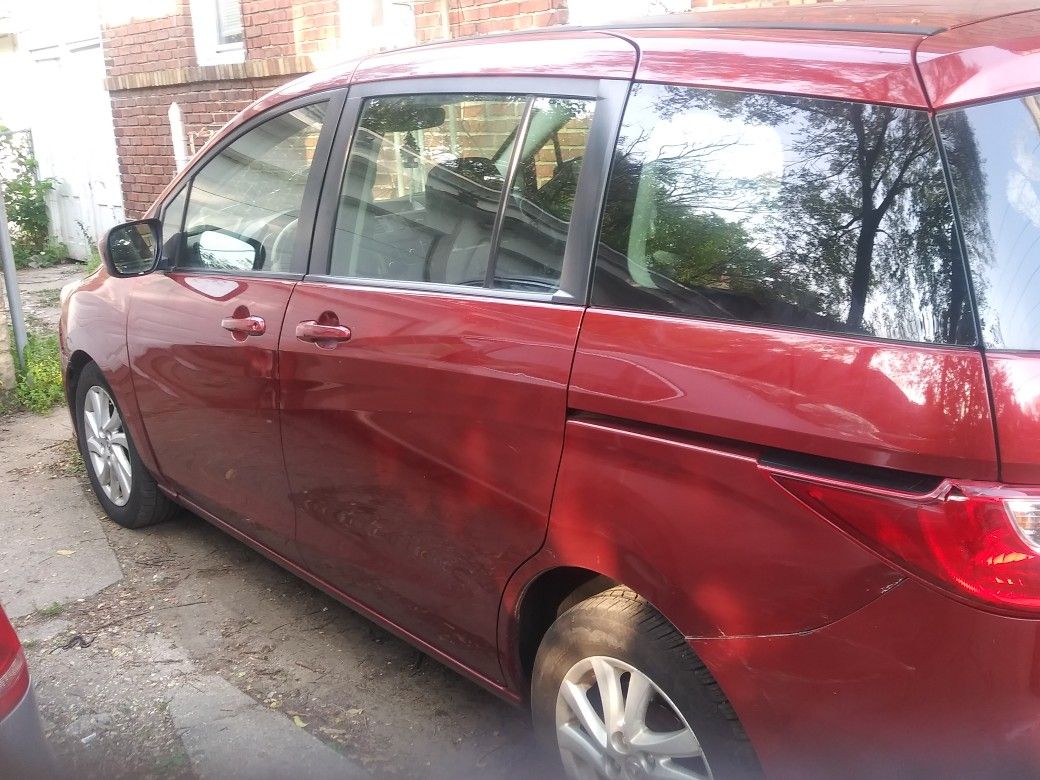 2012 Mazda 5 for sale,everything work parfect the car run great,130.000milleage ,Automatic transmition asking $4000.clean title in hand