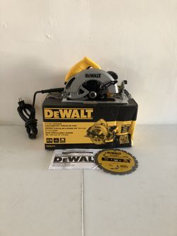 DEWALT 15 Amp Corded 7-1/4 in. Lightweight Circular Saw