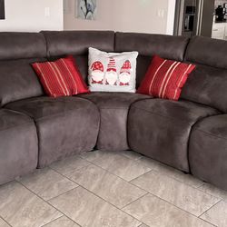 Large sectional reclining sofa in excellent condition. Very comfortable with a modern design.