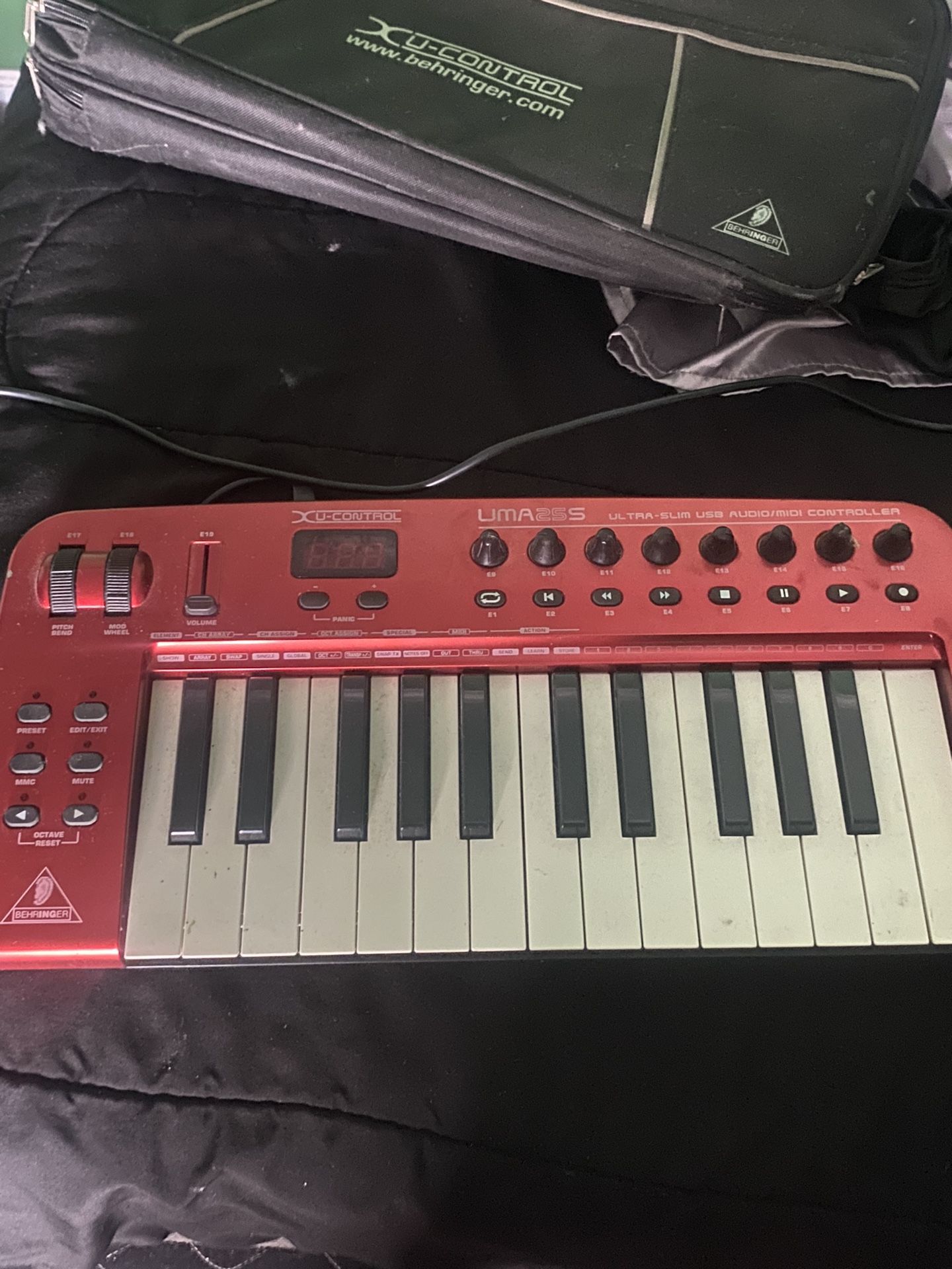 MIDI Keyboard Behringer 