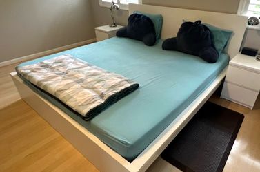 King size platform bed