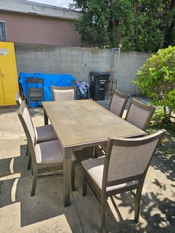 DINNING TABLE WITH 6 CHAIRS