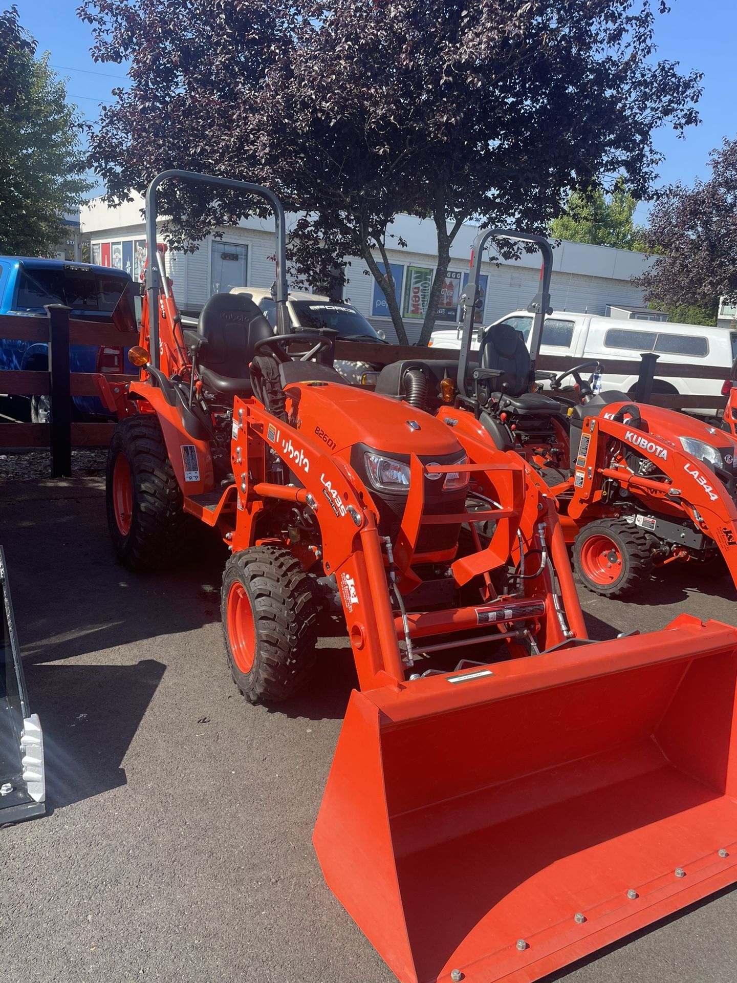 Kubota B2601 Tractor Loader Backhoe for Sale in Yelm, WA OfferUp