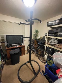 Bikes storage racks stand up to 4 bike