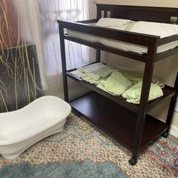 5 Drawer Wood Chest Dresser Thomasville 39”W  🚚 extra Cómoda de cinco cajones de madera auténtica