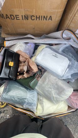 WHOLESALE LOT $300 - 100 New Purses - LA PUENTE Pickup