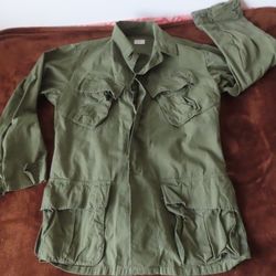 1969 US Army Coat Mans Cotton W/R Rip-Stop POPLIN OG 107 Class 1 Small Regular
