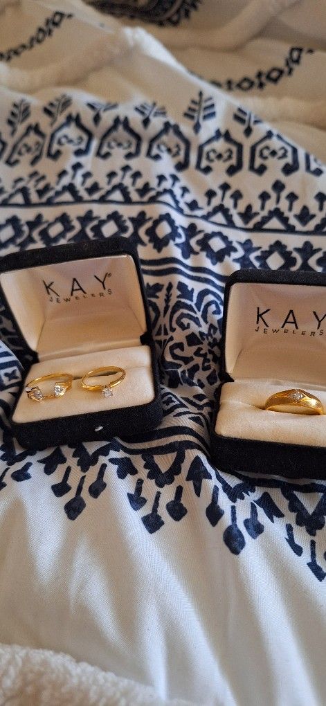 His and hers wedding ring.