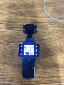 DJI - Osmo Pocket 3 3-Axis Stabilized 4K Handheld Camera with Rotatable Touchscreen - Gray
