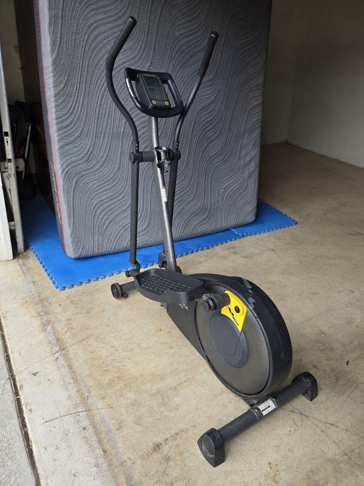 Gold's Gym Stride Trainer 300 Elliptical 