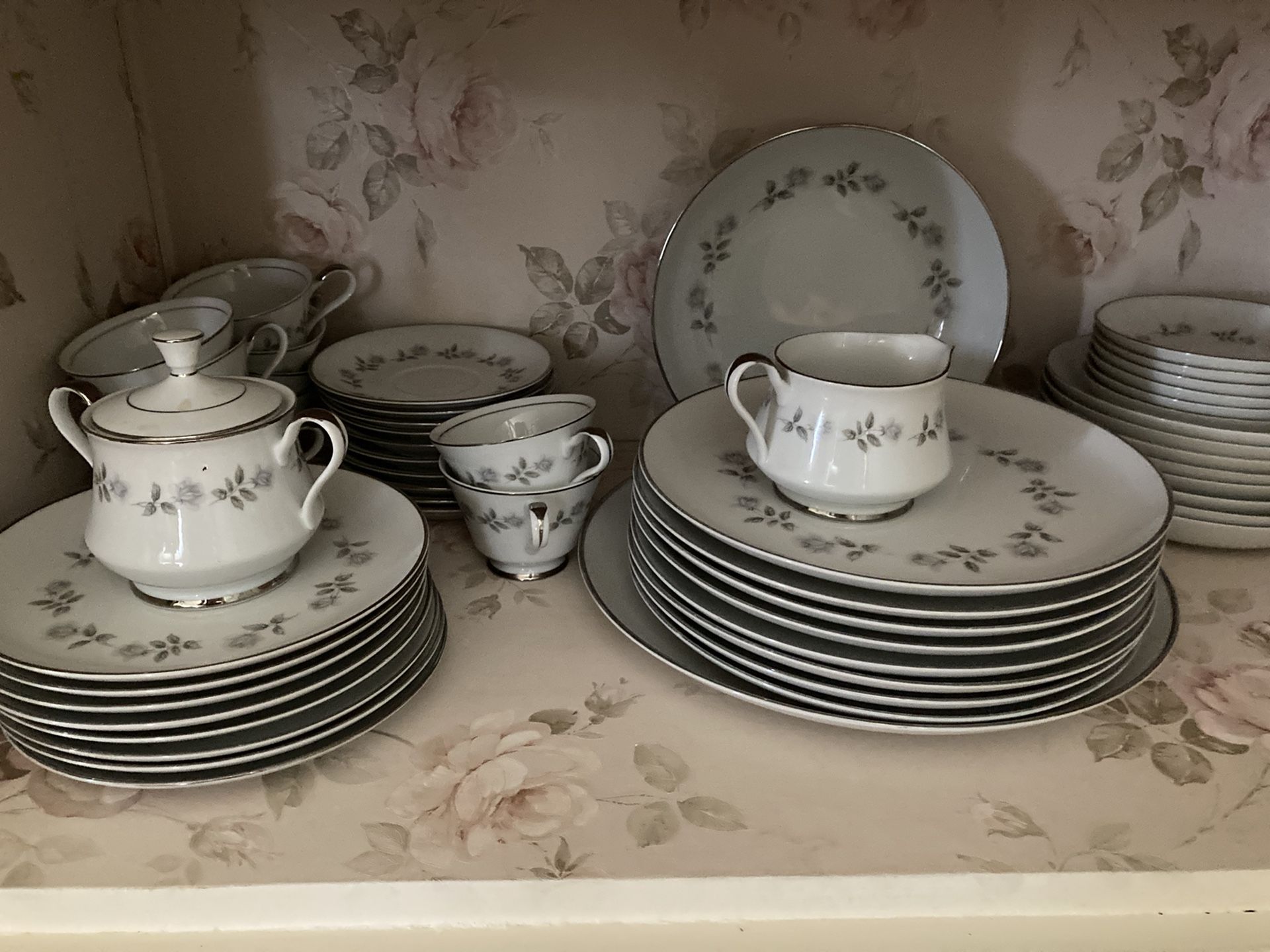 Elegant 52 Piece Set Of Arlen Fine China