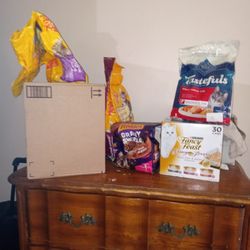 Closed And Open Wet And Ry Cat Food 