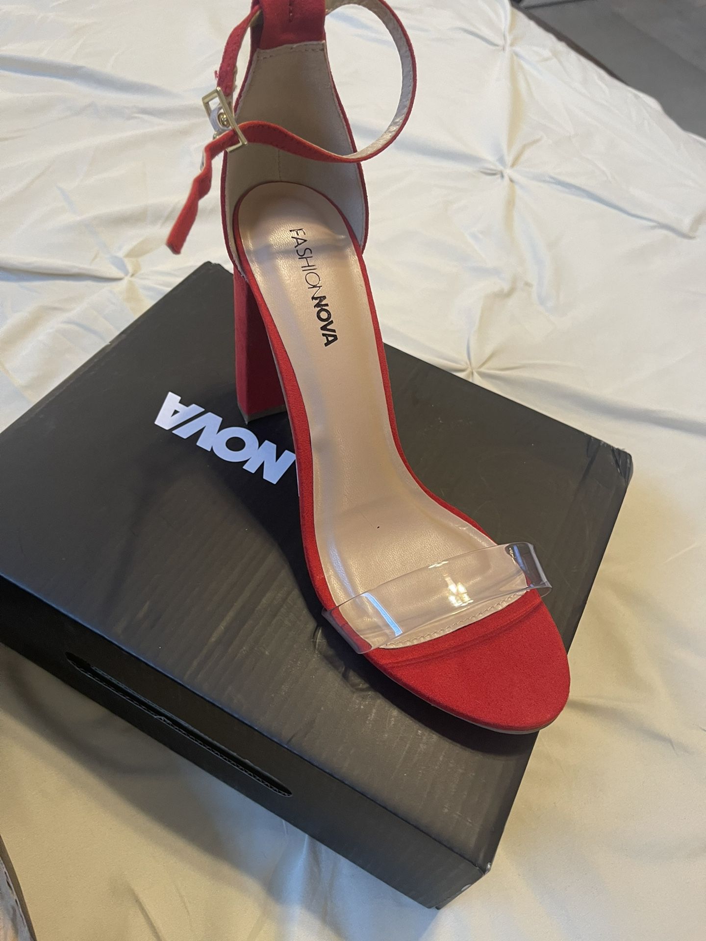 Zapatillas roja Fashionnova Nuevas