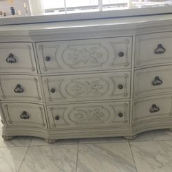 Large Cream Colored 9 Drawer Dresser