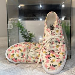 Vans Women’s Floral Shoe Size 6 (used)