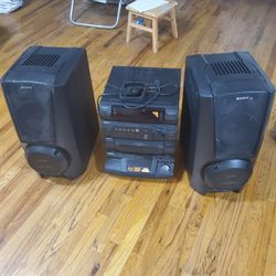 Sony CD player nice load speakers