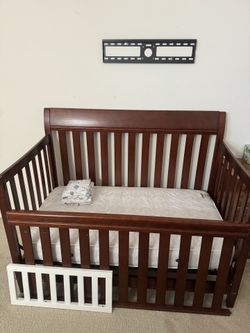 Delta baby crib 3 in1