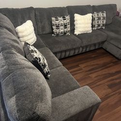 3 piece sectional, 3 toss pillows included