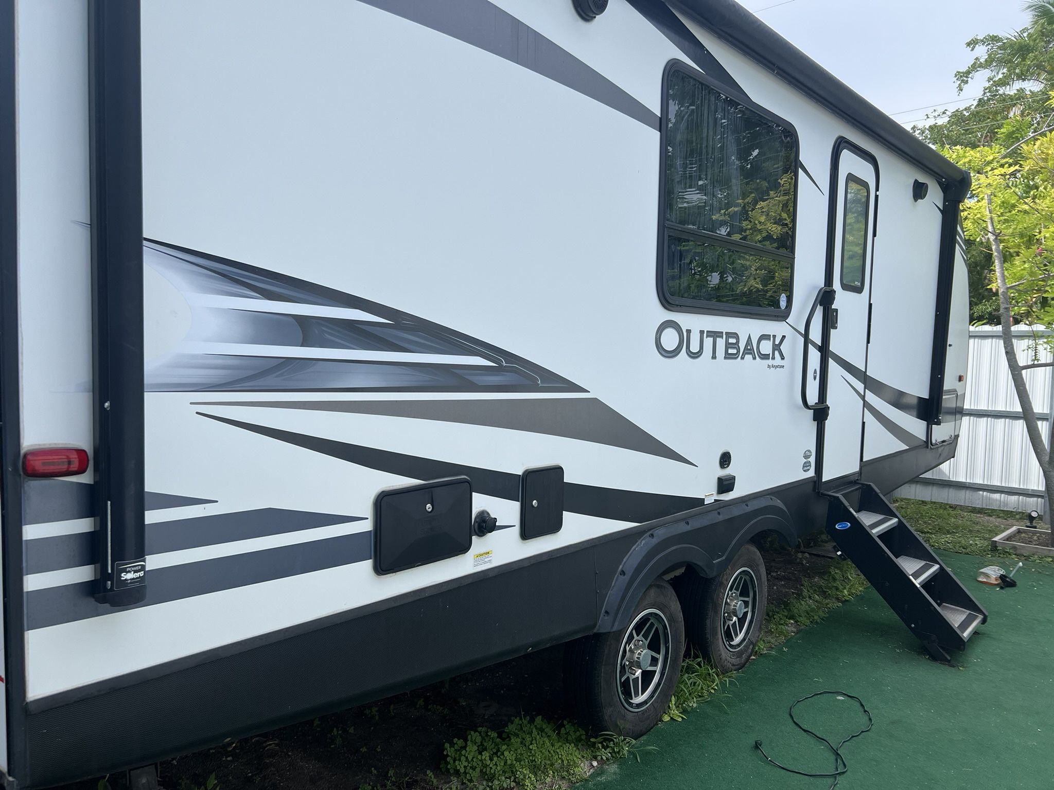 RV Outback Ultra-Lite 2019 (27ft)