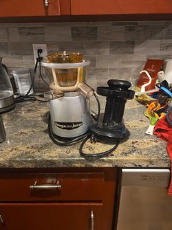 Omega Juicer