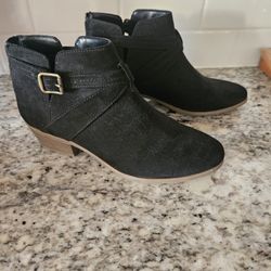 Women Size 8 Boots New Cond 