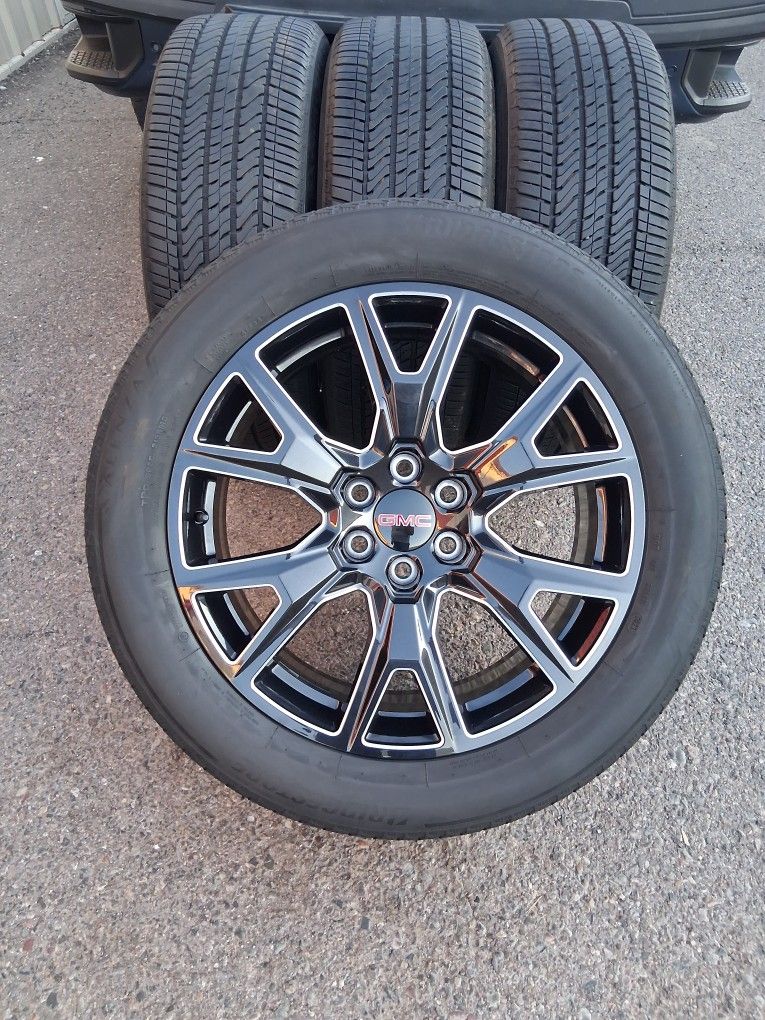2023 OEM ORIGINAL TAKEOFFS GMC YUKON DENALI PREMIUM HAVE TPMS SENSORS 22 INCH TIRES BRIDGESTONE 99 % DOT 0923 $ 2299
