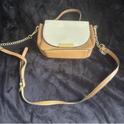 Tan and white crossbody Steve Madden bag with gold chain strap