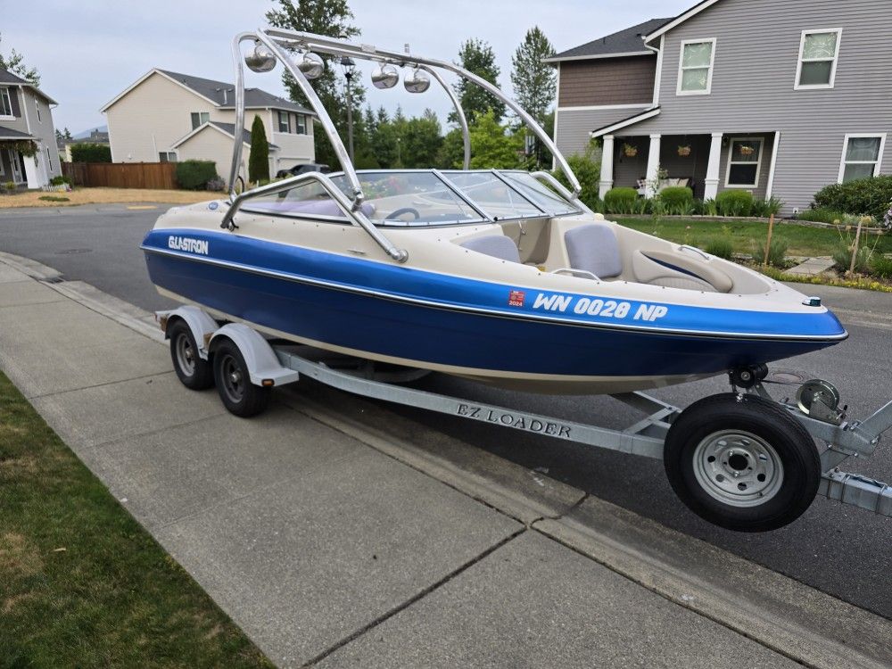 2004 Boat Glastron GX205