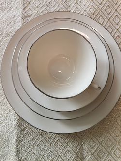 Lenox China Olympia, Brand New Condition, 4 Piece Service for 4