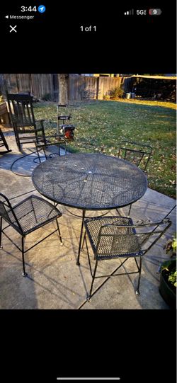 Cute Vintage Wrought Iron Patio Set. This would a fun set to paint or leave as is. In overall good vintage condition