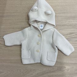 Gap bear sweater