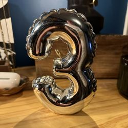 Silver Balloon Number 3 Statue