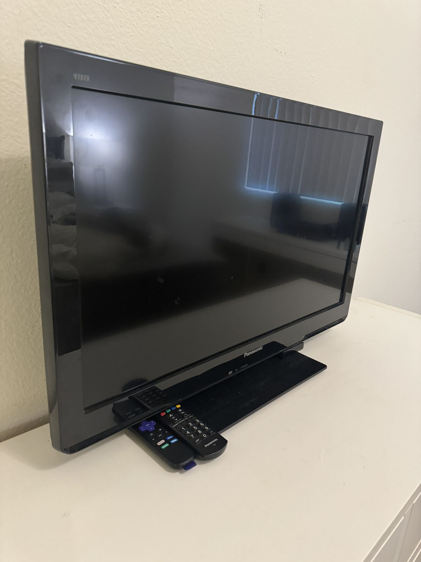 Panasonic tv with Roku and remotes included 